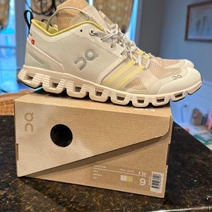 Women’s On Cloud X Shift size 9. Worn twice